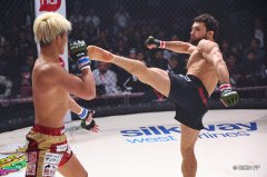 铃木千裕KO克拉莫夫夺得RIZIN羽量级冠军金腰带