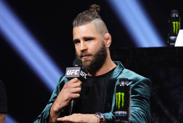 吉里·普罗哈兹卡希望与亚历克斯·佩雷拉二番战