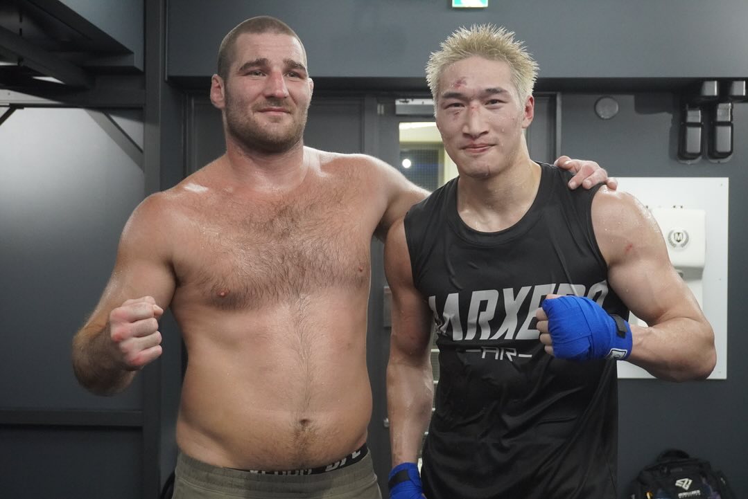 前K-1冠军安保瑠辉也透露正在与ONE冠军赛