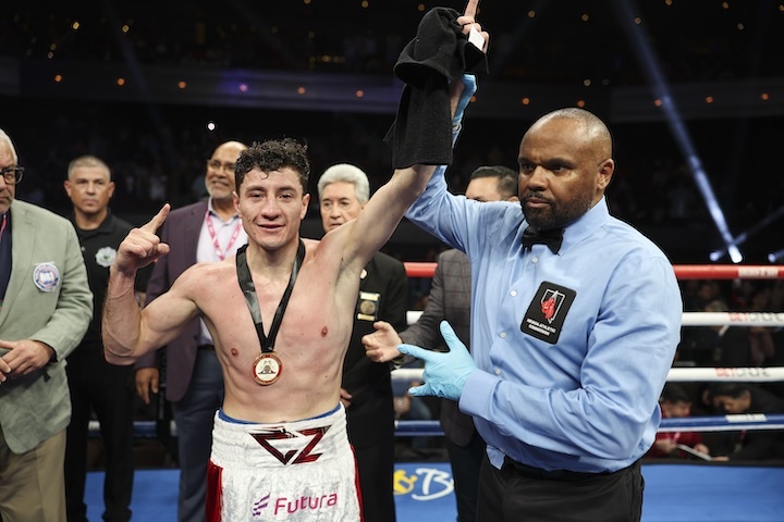 威廉-塞佩达在第三回合KO卡布雷拉，夺得