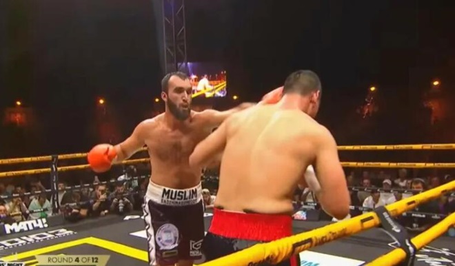 中量级选手张兆鑫在4回合被加齐马戈梅多