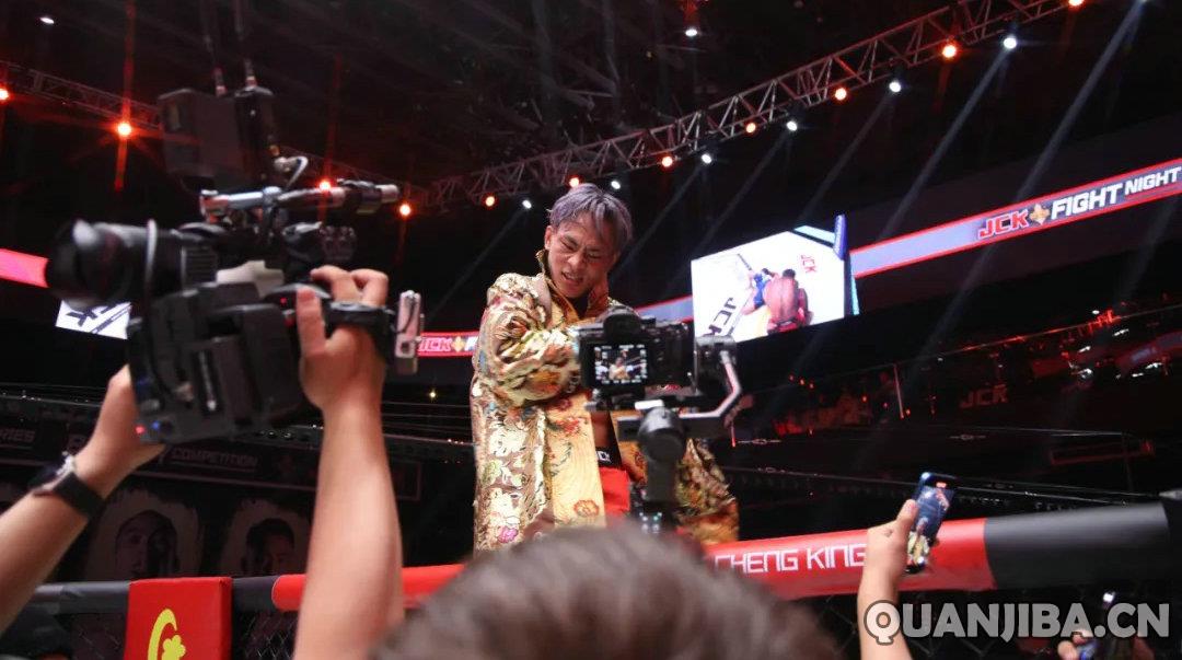 依火阿格成功＂救赎＂，重回胜利者行列，再战