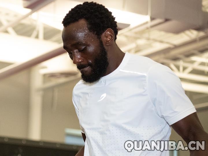 阿瓦雷兹：克劳福德是成都拳击领域自然