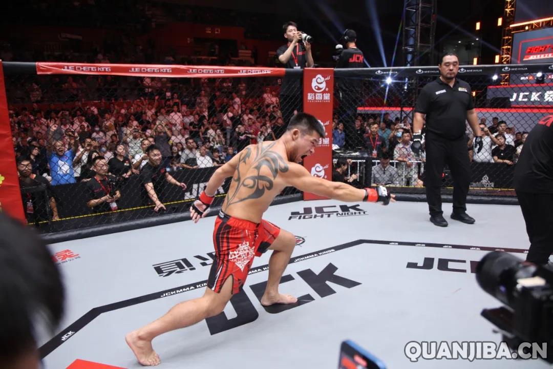 成都泰拳选手吕凯首次亮相轻量级比赛，
