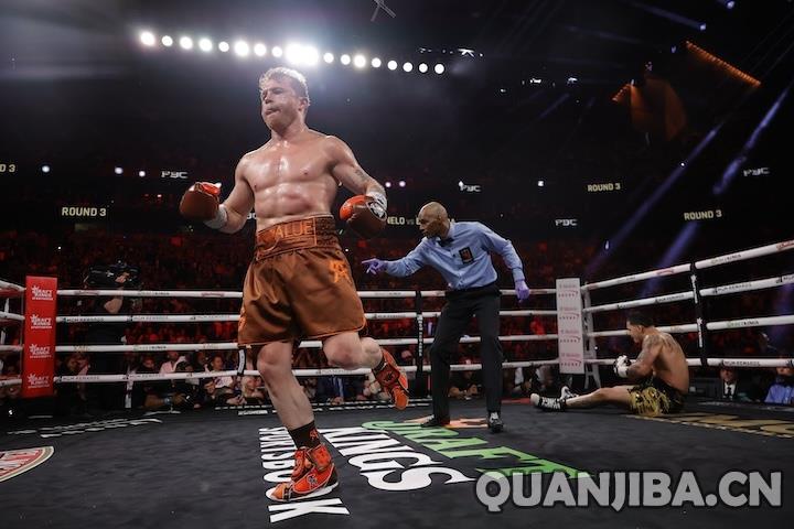 知名教练评价：本纳维德兹对阿瓦雷兹无
