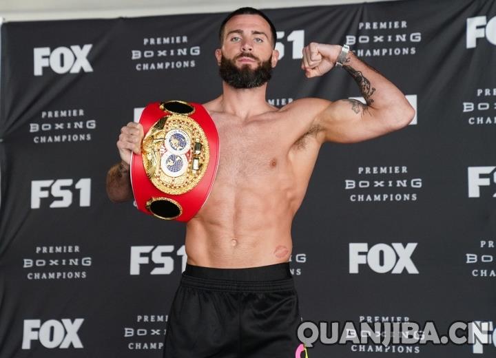 搏击赛事中，克劳福德对阿瓦雷兹的比赛