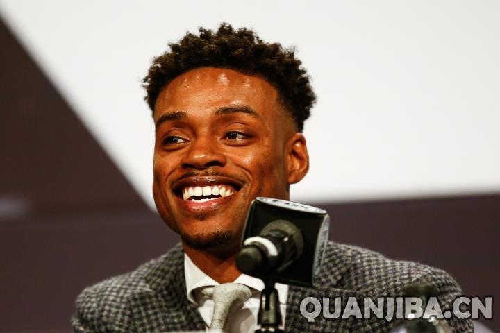 小斯彭斯表示支持克劳福德向阿瓦雷兹发