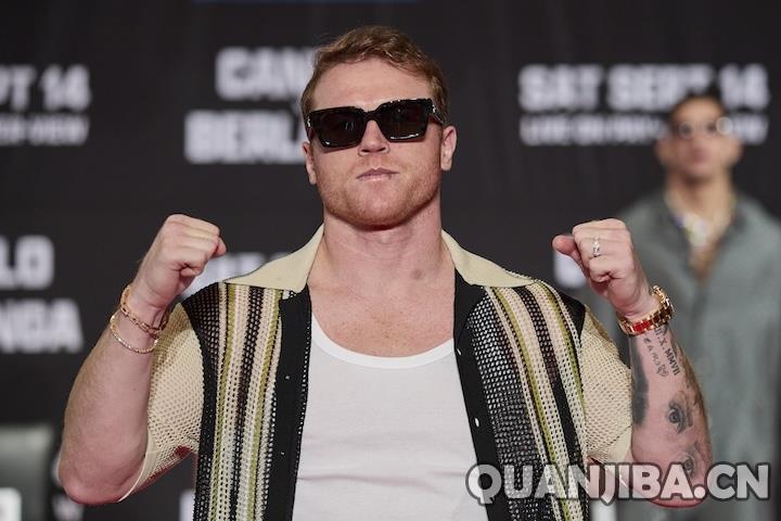 纳维德兹评估阿瓦雷兹与克劳福德的实力对比