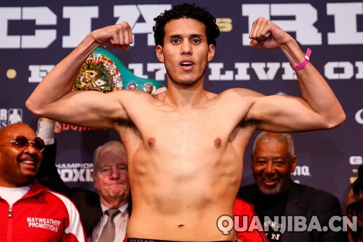 克劳福德或许有机会战胜阿瓦雷兹：本纳维德兹认为