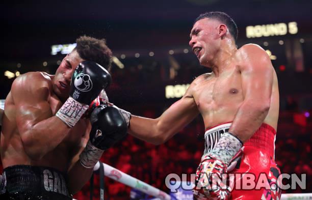 贝纳维德兹点数战胜莫雷尔夺得WBA和WBC金腰带