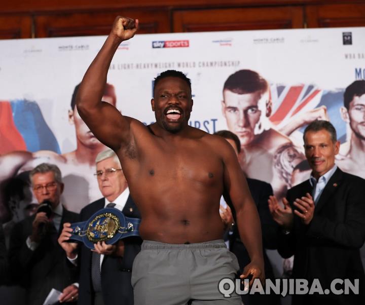 切索拉、瓦林成功完成称重准备，即将迎来周日早晨的比赛