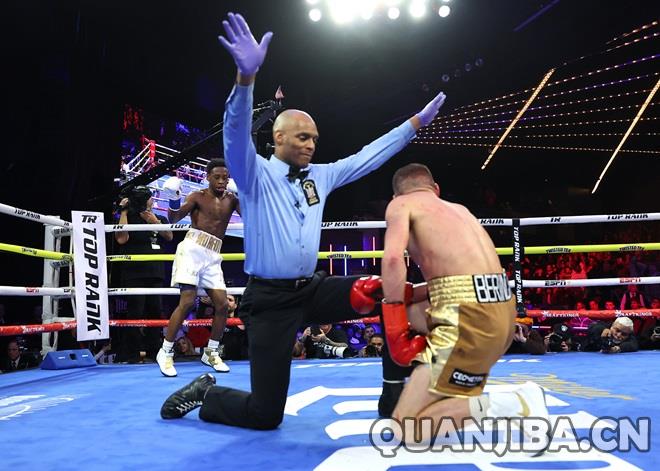 肖恩-戴维斯四回合内KO波林切科，成功夺得冠军
