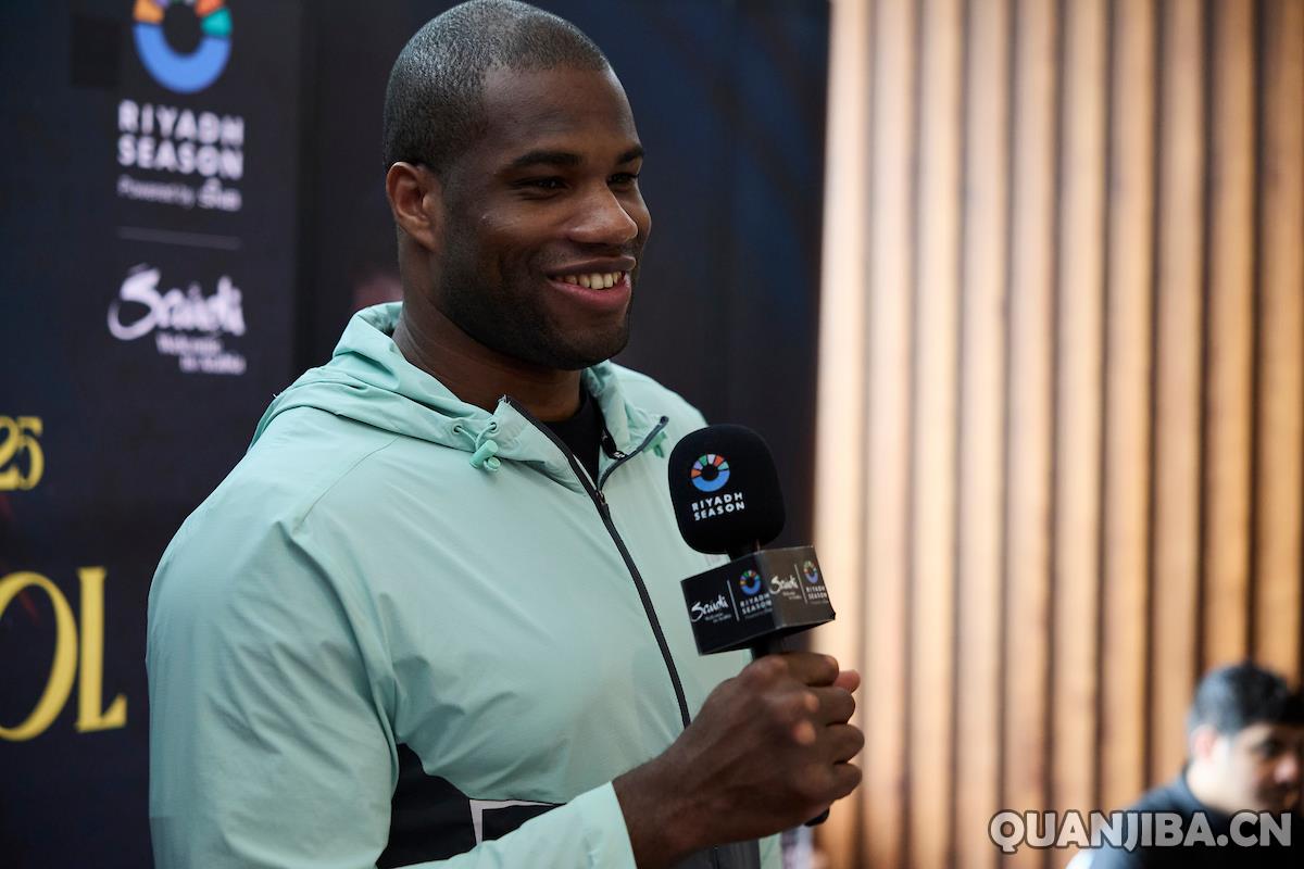 自信满满的杜布瓦准备好了击败帕克，信心满满。