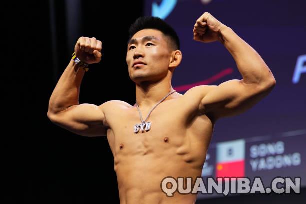 宋亚东备战泰拳巨头前UFC冠军赛胡多！UFC赛前称重