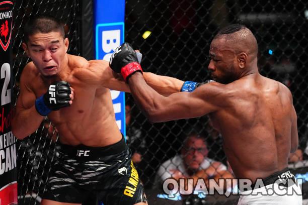 泰拳绝杀！卡佩第三回合TKO阿尔马巴耶夫