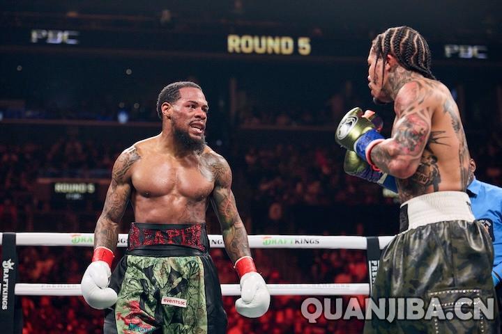 乔恩-爱尼斯：戴维斯发挥如刀锋般锐利