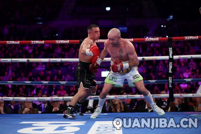 尼克-鲍尔在10轮比赛中战胜多亨尼，成功