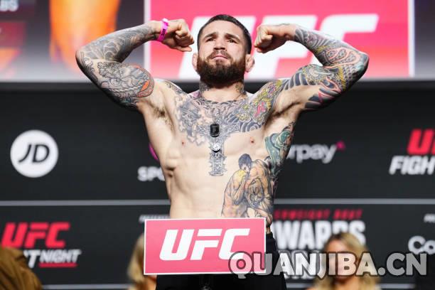 格斗之夜大对决：爱德华兹vs布雷迪！赛前称重(泰拳)