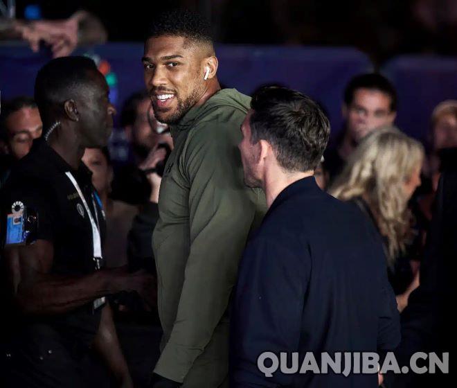 赫恩：约书亚依然是拳坛重量级的巨星之