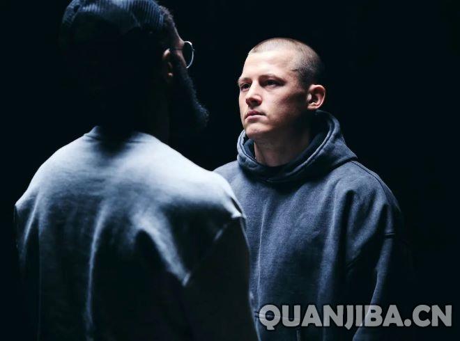 加隆・恩尼斯与斯塔尼奥尼斯举行新闻发