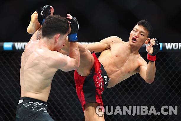 苏木达尔基在散打赛中获胜,闫晓楠遗憾