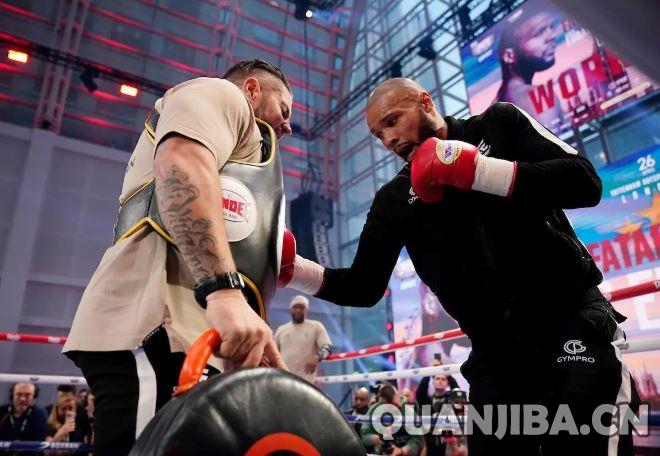 尤班克和康纳-本备战周末比赛，公开训练展示实力