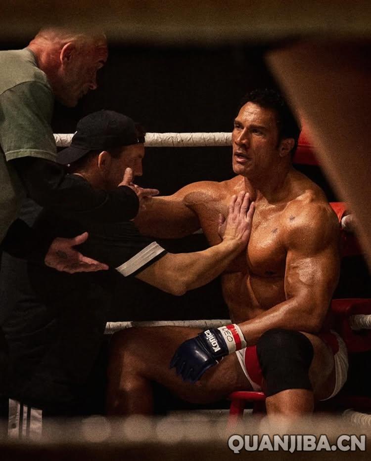 马克·克尔传记电影《战神传奇》曝光预告片，由散打巨星道恩·强森领衔主演