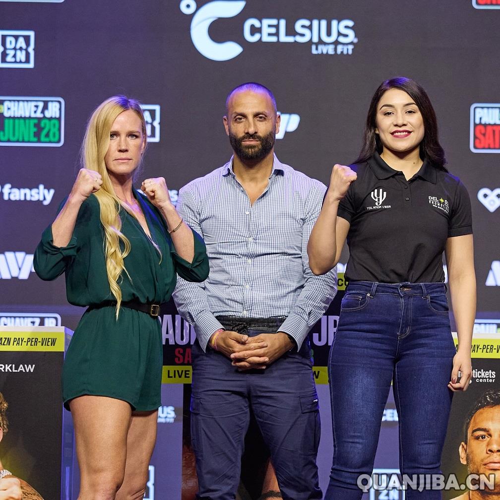 前UFC冠军霍利·霍尔姆与网红杰克·保罗一同出战拳击比赛