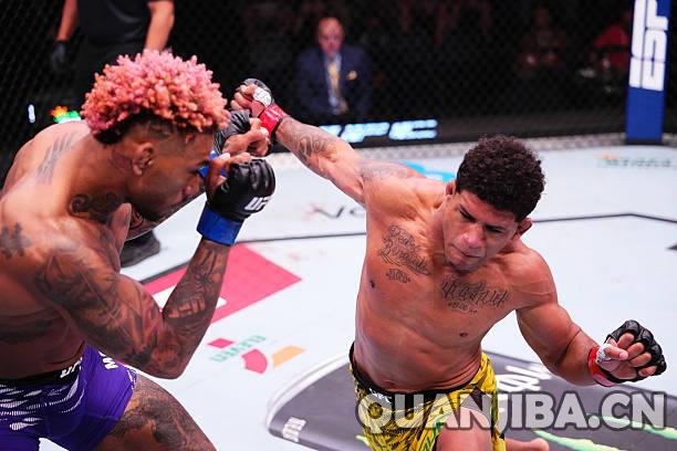 莫拉莱斯首回合击倒伯恩斯，豪取六连胜继续保持拳坛不败纪录