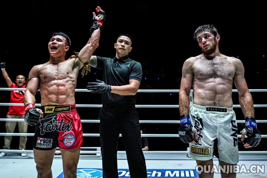 “ONE周五格斗夜110”赛事回顾：沃拉蓬以点数击败穆萨耶夫，散打精彩对决