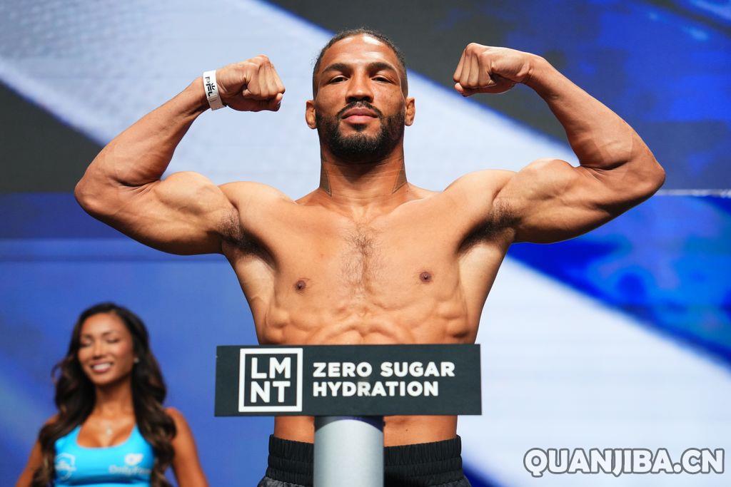 2025年PFL全球锦标赛第六场赛事前的散打称重仪式