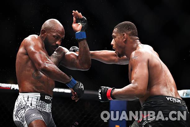 朗特里通过一致判定力克希尔，散打胜利再添一笔