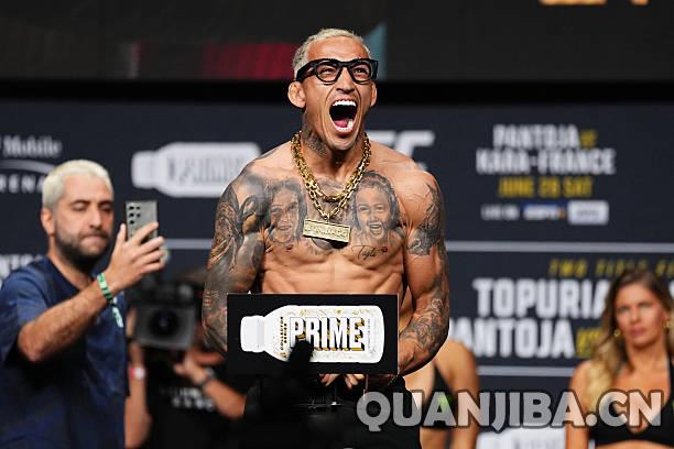 UFC 317称重仪式圆满结束！明日轻量级与蝇量级冠军争夺战激烈来袭，拳击迷不