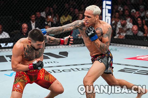 托普里亚首回合拳击KO夺得UFC轻量级冠军，潘托加降服对手成功卫冕