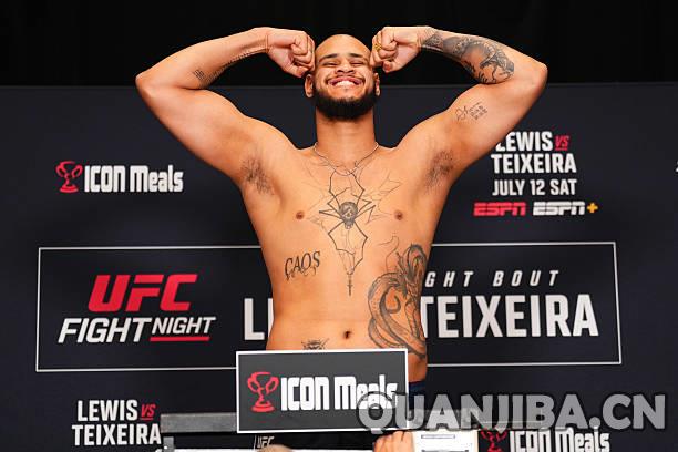 UFC格斗之夜:刘易斯对决特谢拉!赛前体重测试来了,准备好散打的激情!