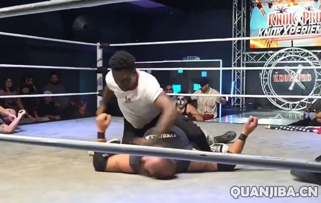 前UFC冠军杰克逊的儿子在拳击比赛中击倒选手导致其失去意识