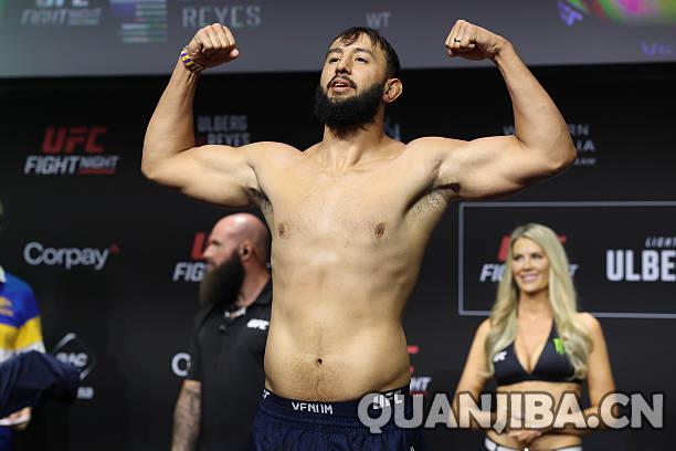 散打夜赛:乌尔伯格挑战雷耶斯,赛前重磅称重揭晓!