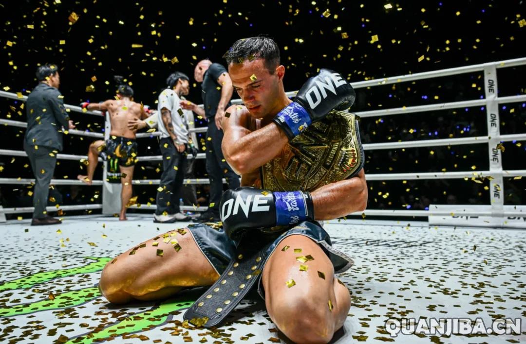 ONE巅峰系列赛36战观点:迪贝拉赢得草量级拳击金腰带