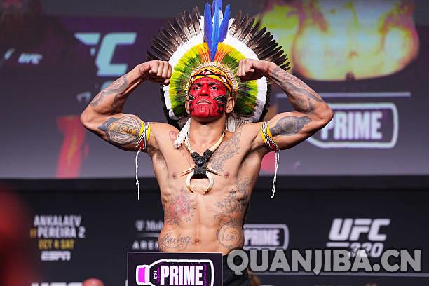 UFC 320称重仪式落幕!明日轻重量级与雏量级冠军争夺战即将展开,快来关注盛