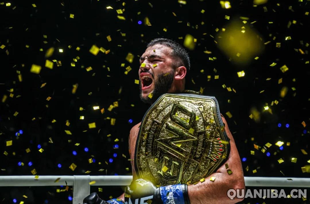 ONE巅峰系列赛37：阿格德韦击败罗曼荣膺重量级拳击金腰带