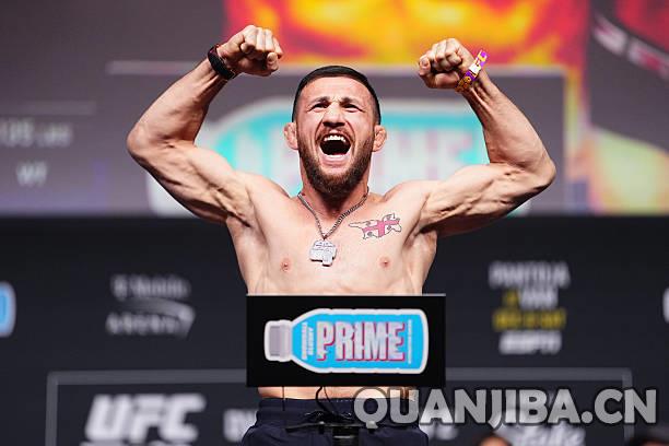 UFC 323赛前秤重：雏量级与蝇量级冠军对决