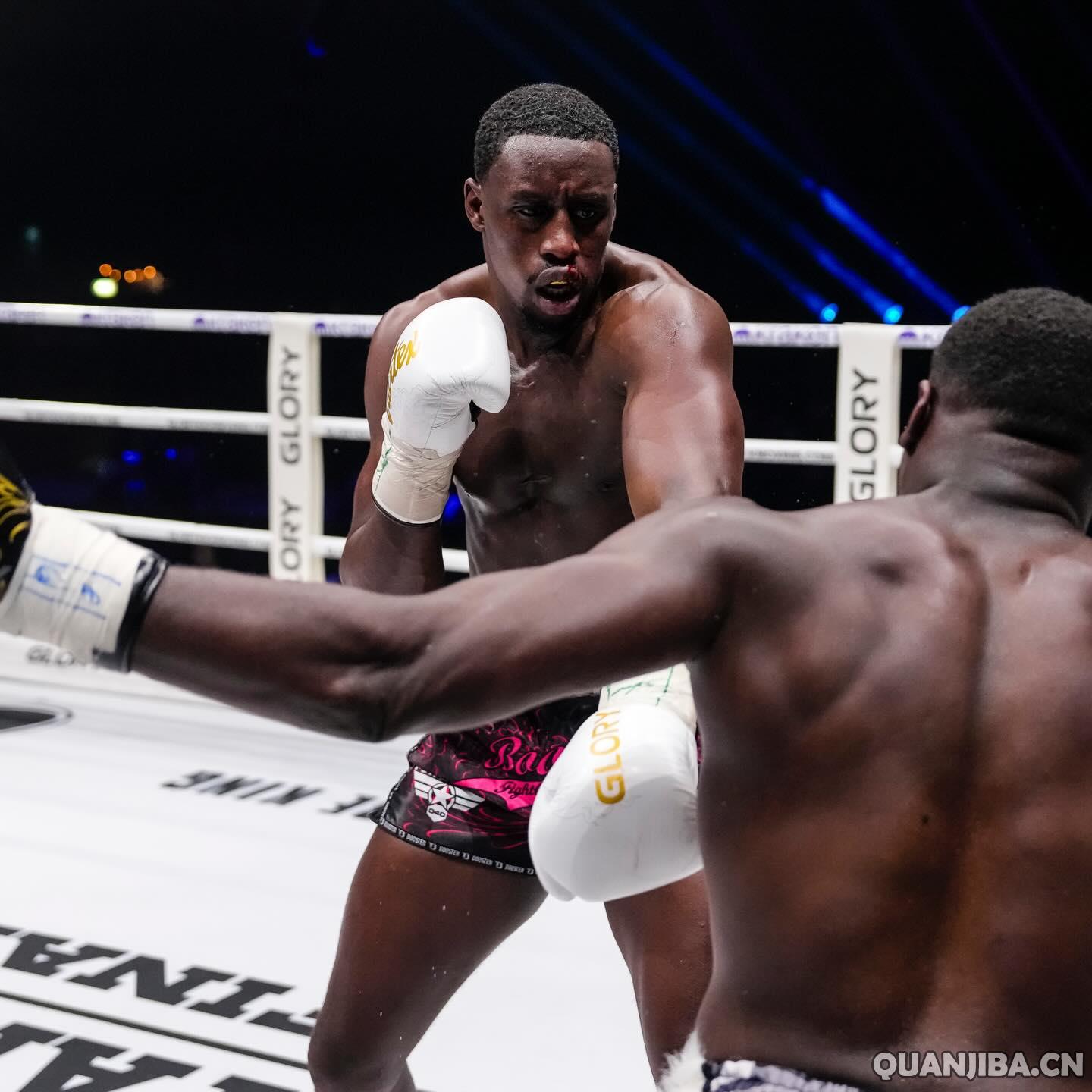 成都散打新星莫里·克罗马问鼎Glory重量级